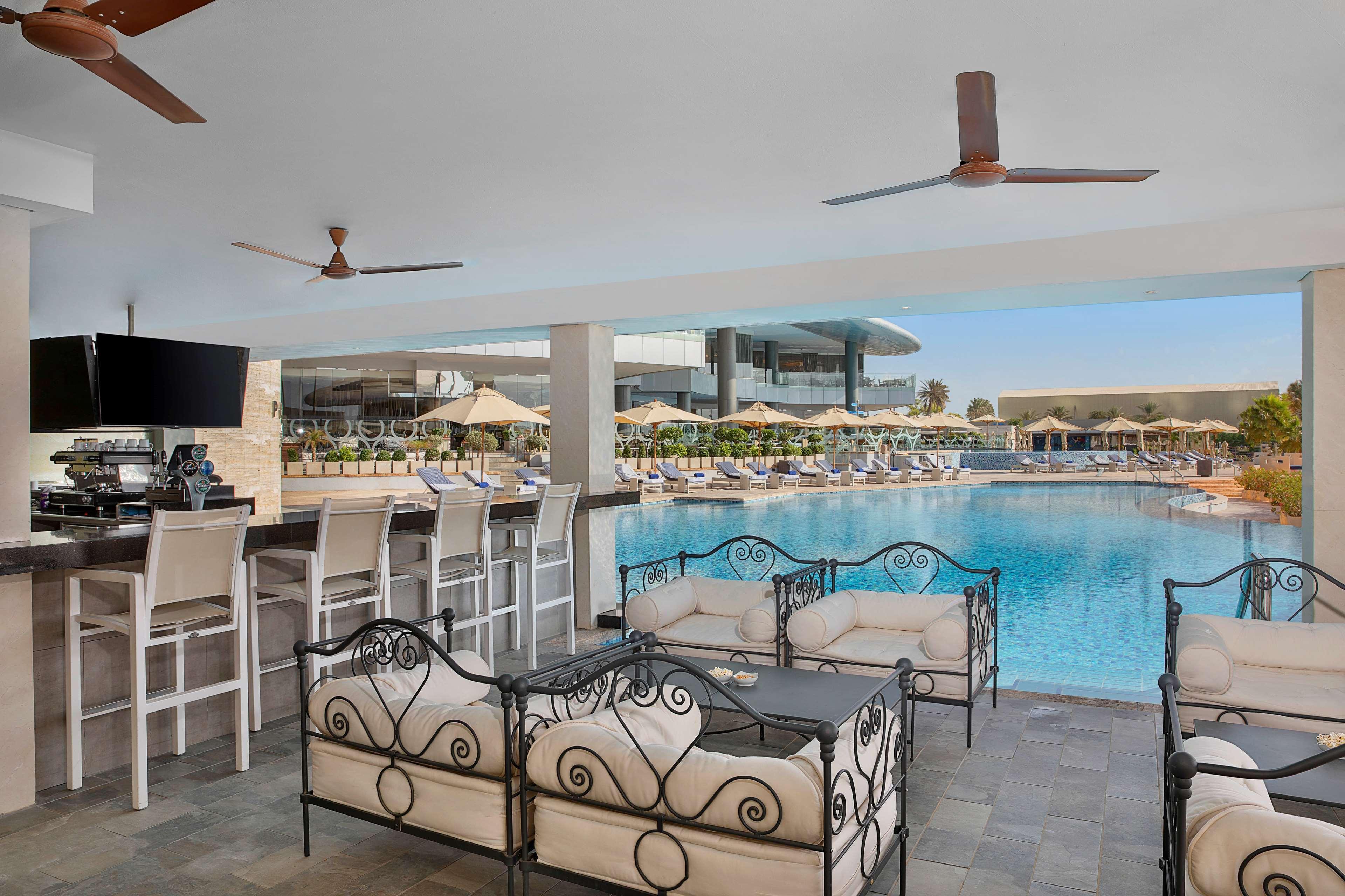 Hotel Conrad Abu Dhabi Etihad Towers Esterno foto The pool at the Atlantis Paradise Island