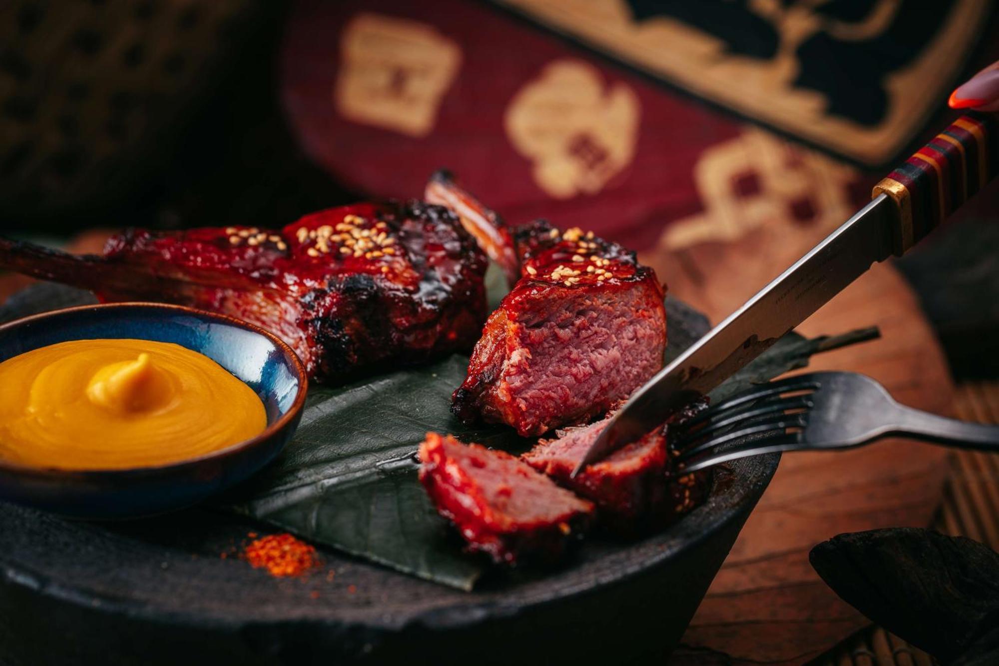 Hotel Conrad Abu Dhabi Etihad Towers Esterno foto Smoked duck